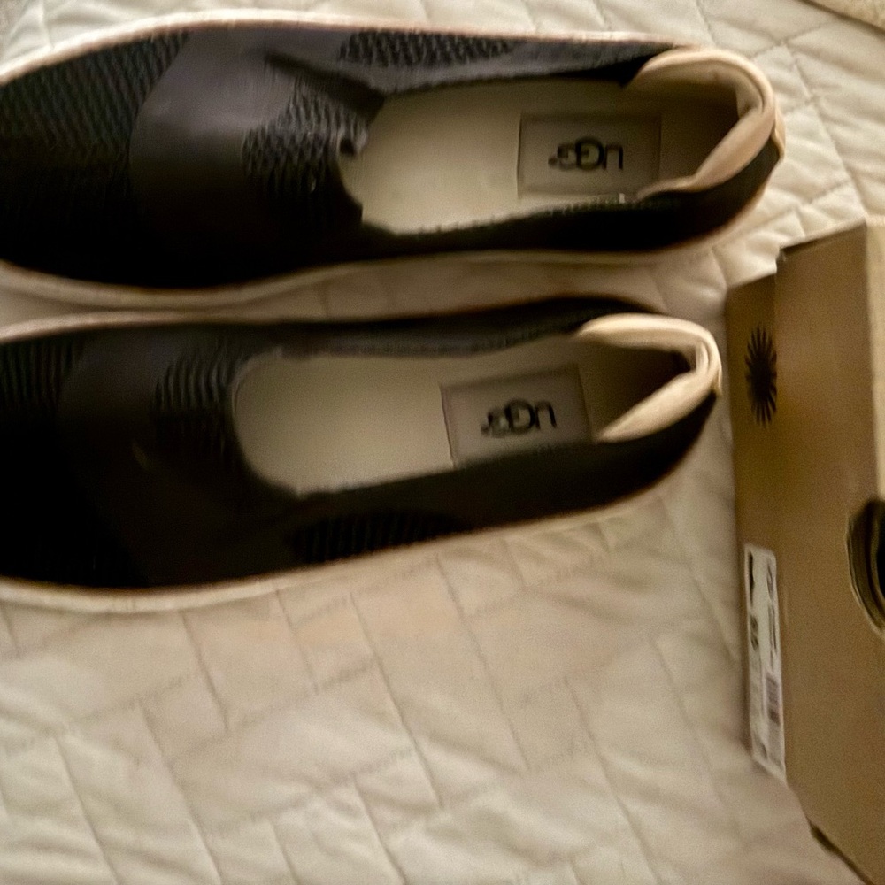 Black Sammy Uggs Sneakers NIB Never Worn Size 9.5